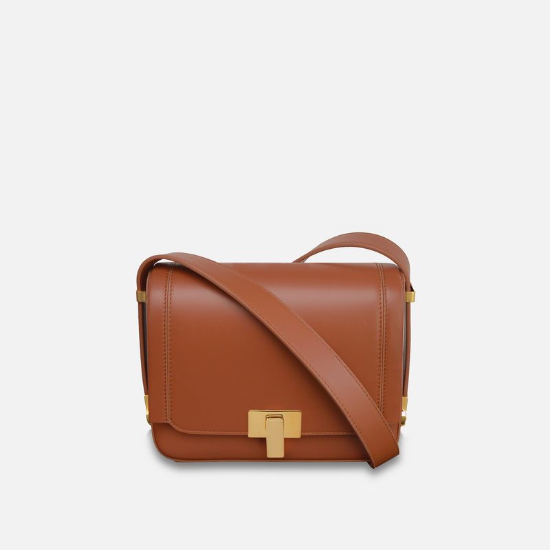 Mini Palais Royal Chestnut with gold details. By Susan Szatmáry. Made in Italy.
Crossbody bag.
Scandinavian design, handcrafted in Italy. Scandinavian Designer Susan Szatmáry.